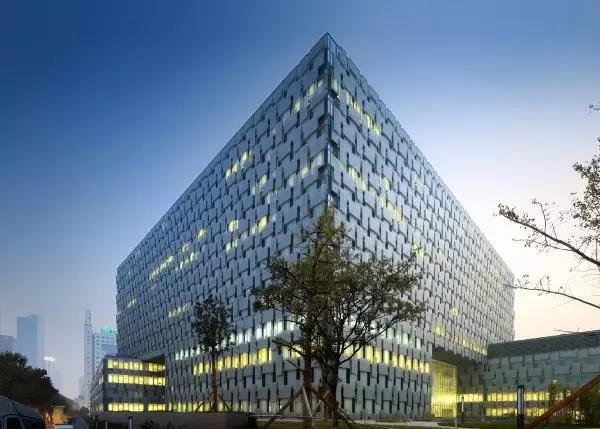 醫療建筑設計如何解決醫院壓抑的感覺？